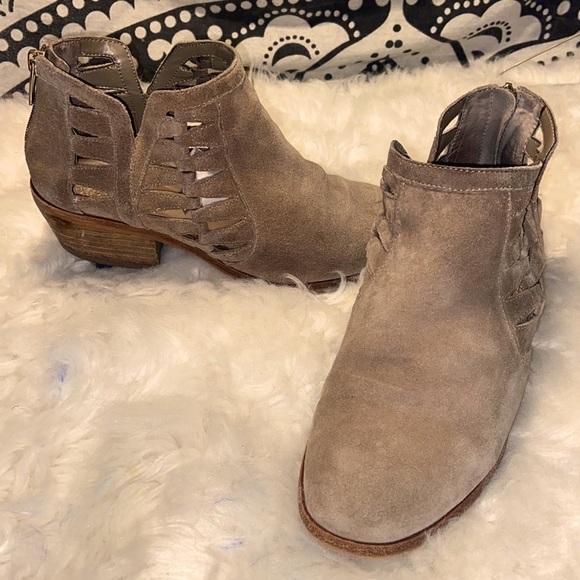 Vince Camuto Peera Tan Suede Western Cut Out Bootie size 8.5 back zipper - Picture 1 of 10